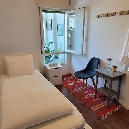 Δωμάτια σε οικογενειακή κατοικία Cozy Near Airport , Metro And Train Station *