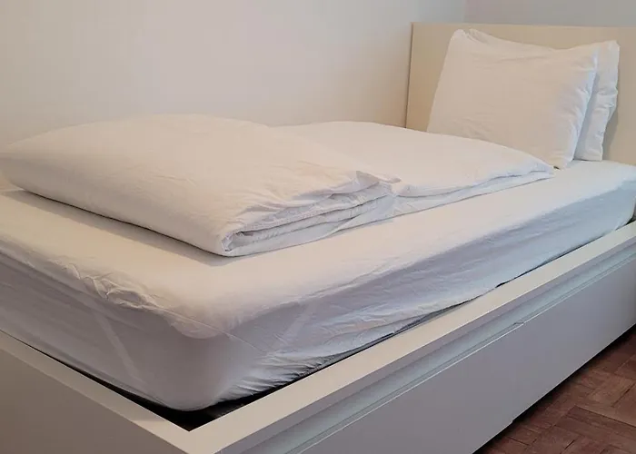 Homestay Cozy Near Airport , Metro And Train Station Lisbon