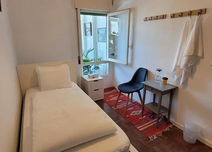 Séjour chez l'habitant Cozy Near Airport , Metro And Train Station *
